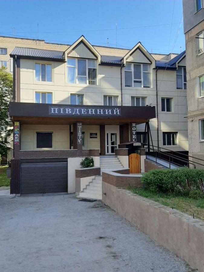Hotel Pivdennyi Oleksandriia Bagian luar foto